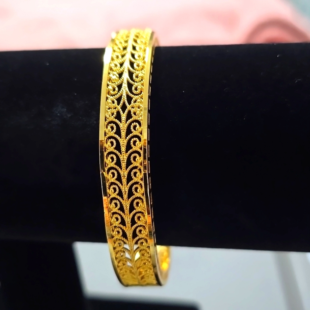 Stainless steel gold plated bangle